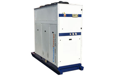 Abbildung einer luftgekühlten 70 kW Kältemaschine, Kaltwassersatz, Kühlaggregat zur Verwendung bei Prozesskühlung. 