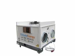 Kompakte Klimaanlage von Climate Energy auf Rollen, mit zwei Luftauslässen und Anschlusskabel.